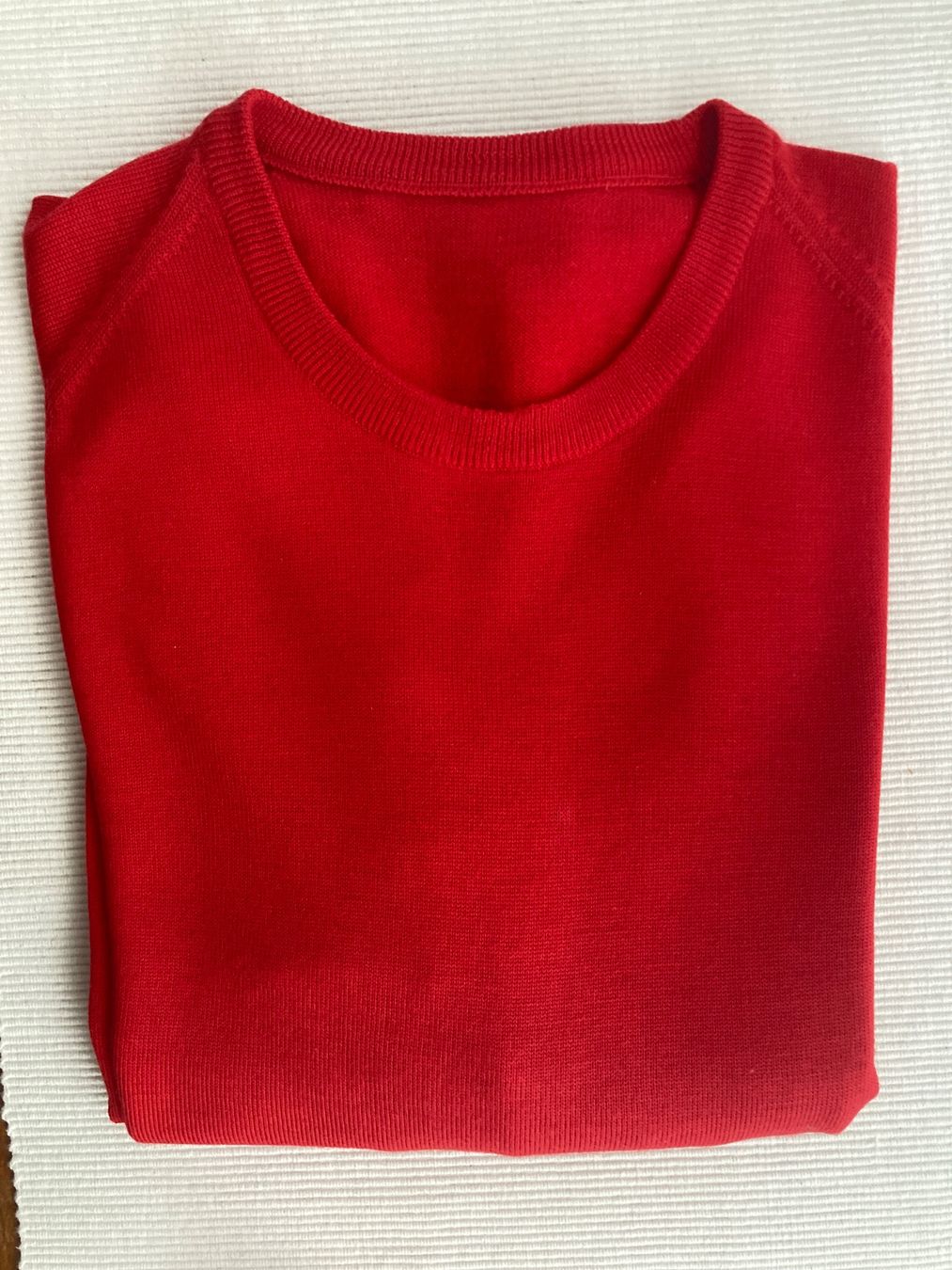 Maglioni & Felpe: Roter 100% Wollpullover, reine Schurwolle – Usato da Stetten AG venduto da Hanya 6