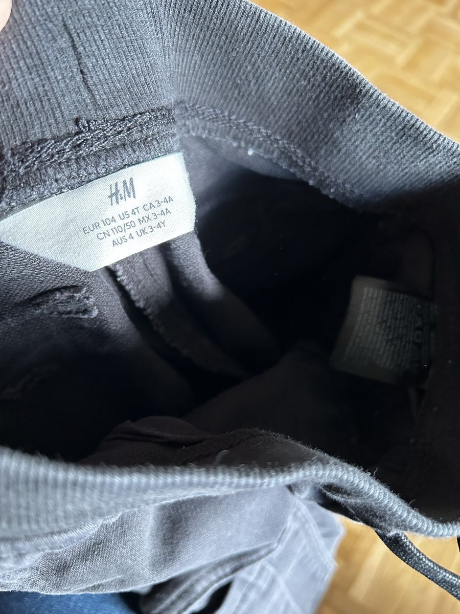 H&M Pantaloni: 2 pantalons cargo H&M / taille 104 – Usato da Meyrin venduto da Bronx86 3