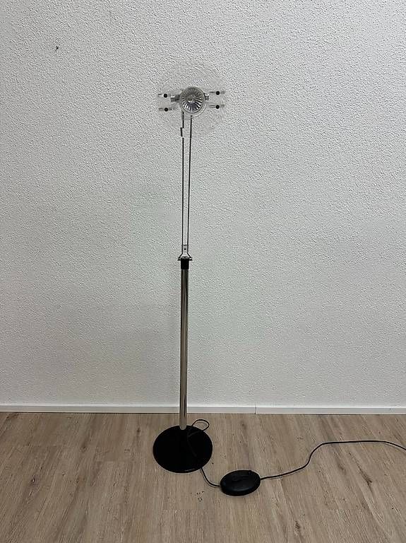 Lampade: Vintage Postmodern Halogen Stehleuchte Chrom mit Acrylschirm – Usato da Obernau venduto da Arche_Noah_Brocki 2