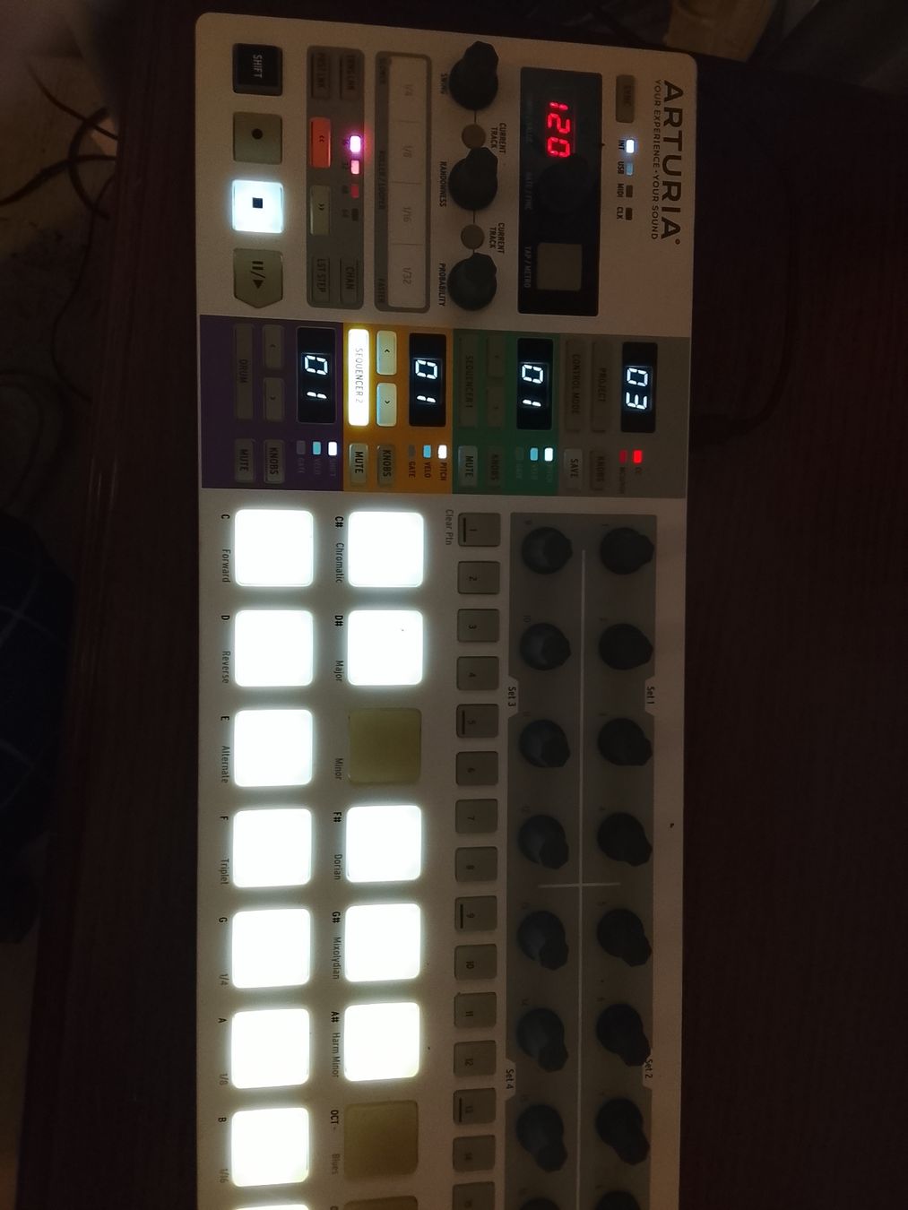 Arturia Strumenti musicali: ARTURIA BEATSTEP PRO  – Nuovo (secondo la descrizione) da Bulle venduto da des_7slw 1