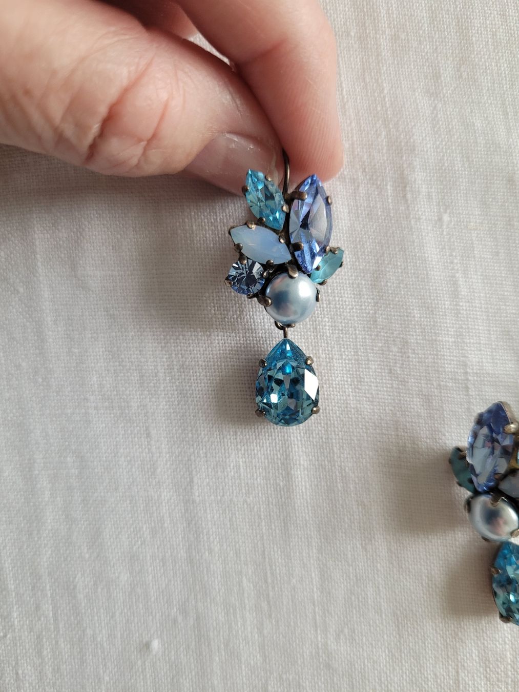 Ohrringe & -stecker: Elegante Ohrringe mit blauen Steinen – Gebraucht aus Bünzen von Milly32 2