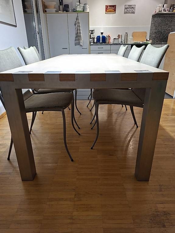 Tables: Tisch mit Metallbeinen – D'occasion à Zürich par Swisswell49 1