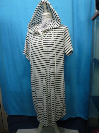 KLEID MIT KAPUZE SCHWARZ WEISS GERINGELT GR XL NEU