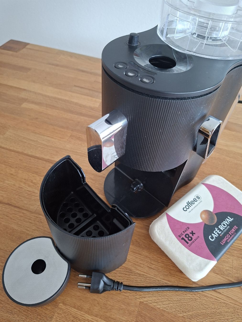 Nespresso Macchine per caffè & Macchine per espresso: Super Kaffeemaschine Nespresso Kugel – Usato da Bern venduto da Olgas_Welt 1