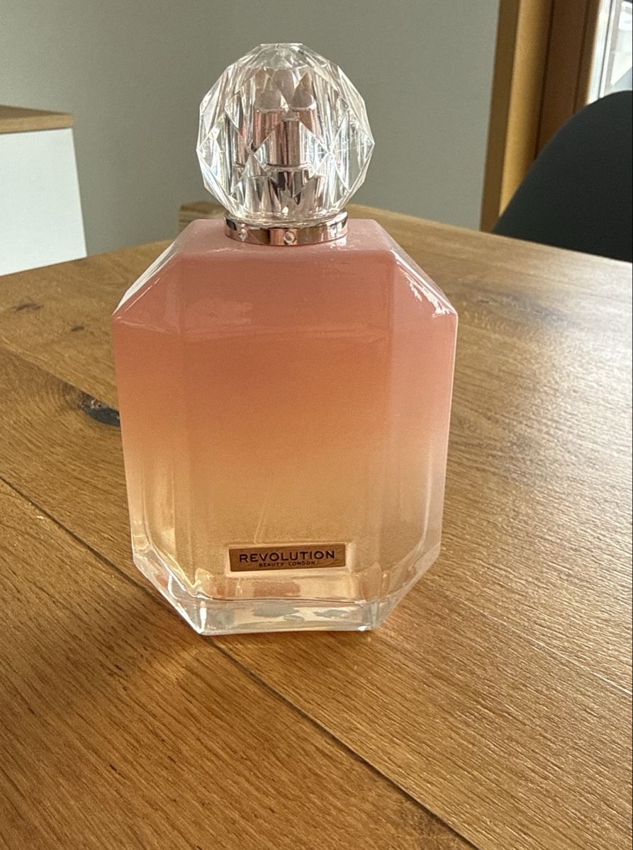 Profumi & Eau de Toilette: Parfum Revolution Revolutionary – Nuovo (secondo la descrizione) da Enney venduto da audrey_brrz