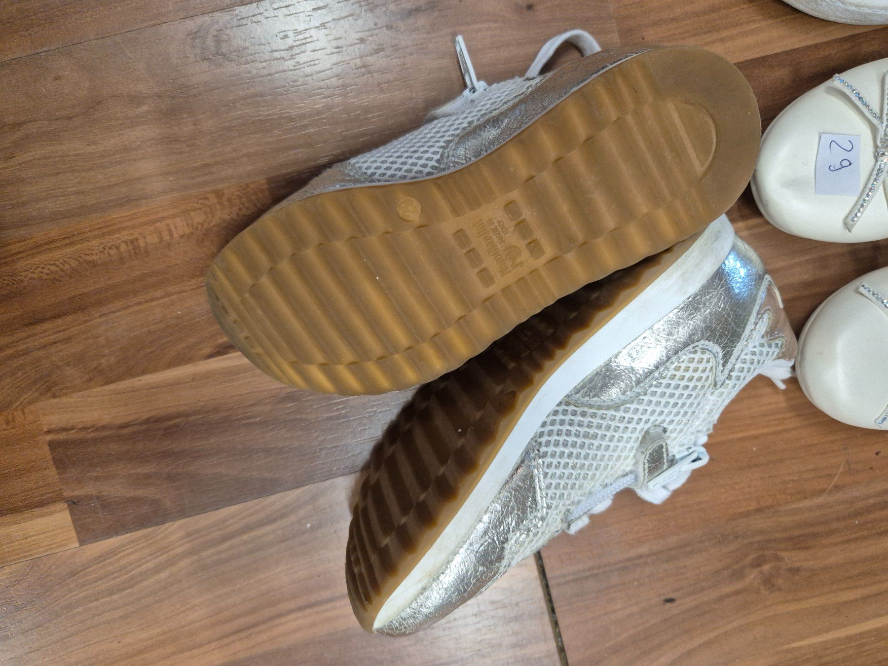 Schuhe für Mädchen: 1 Schuh gr 29 nach Wahl Guess Cupcake oder Giardini B1 – Gebraucht aus Schwarzenburg von Sunny0290 1