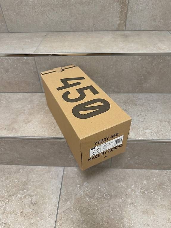 Scarpe da uomo: Original leere Yeezy 450 Schuhbox – Usato da Schübelbach venduto da Rahnmont 3