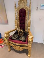 Prunkvoller Sessel/Thron gold mit Löwenkopf bordeauxrot