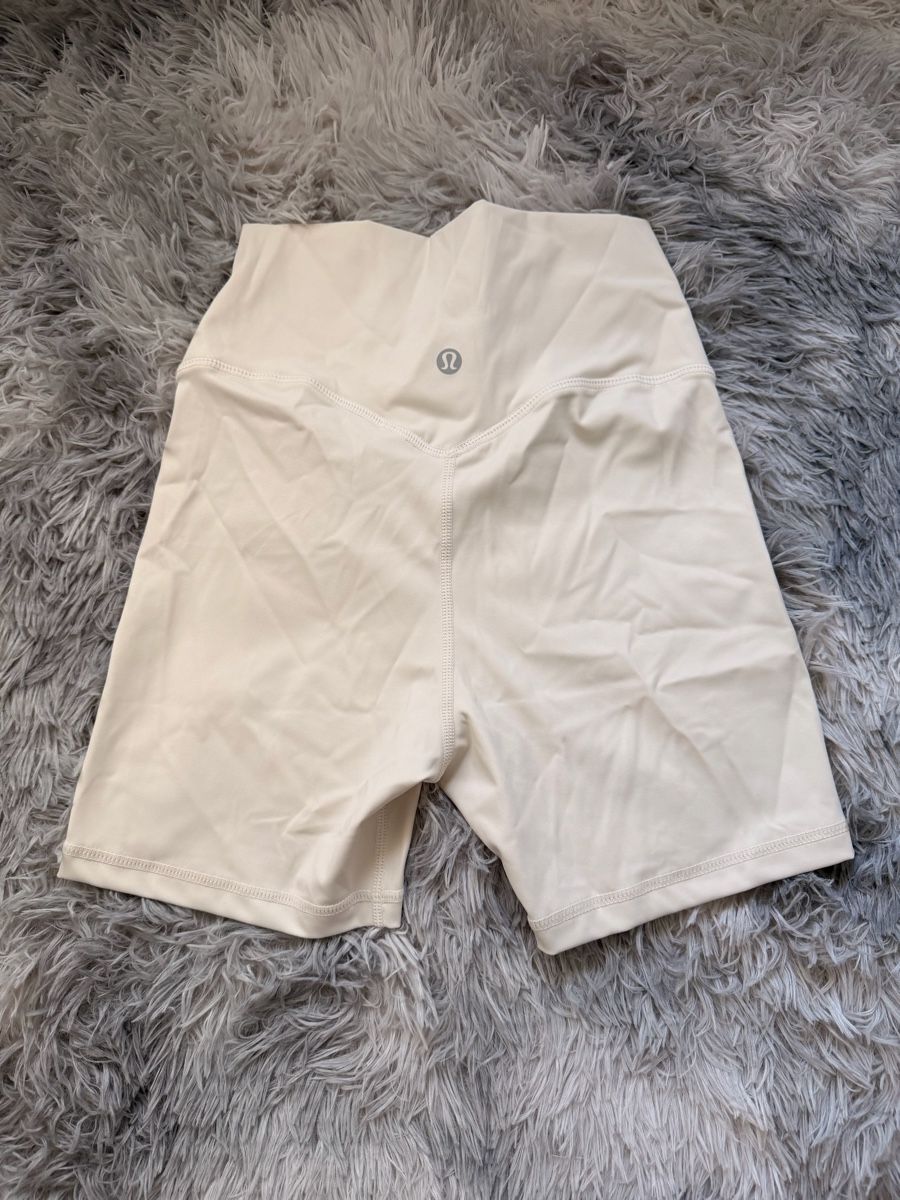 Lululemon Leggings: Lululemon Shorts – Neu (gemäss Beschreibung) aus Embrach von NovasOutlet 1