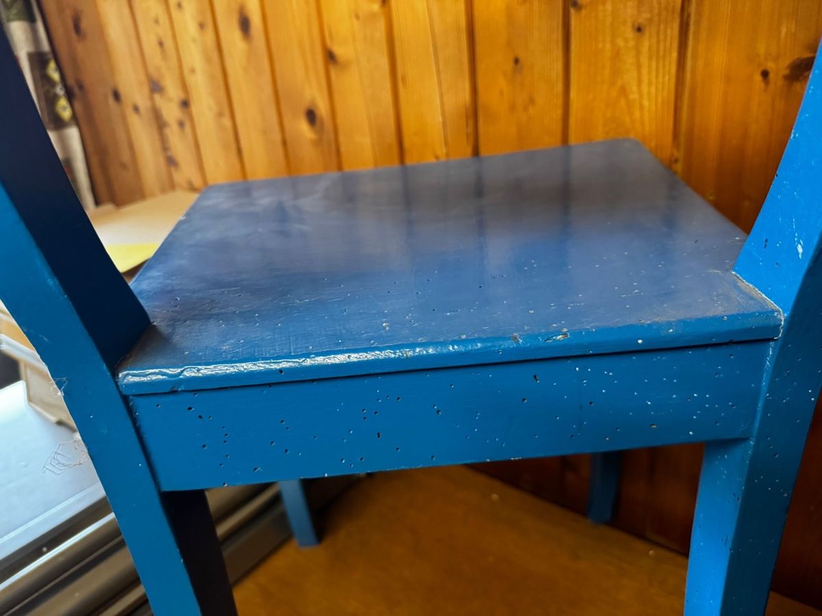 Sedie: Blauer Holzstuhl – Usato da Egg b. Zürich venduto da Brocki_Insel_Egg 3