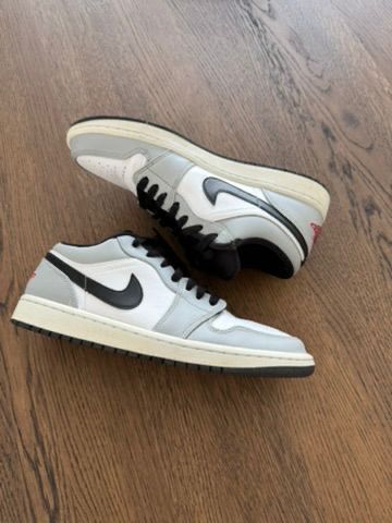 Nike Scarpe da uomo: Nike Jordan 1 Low Light Smoke Grey – Taille 43 – Usato da Lausanne venduto da skayfasano 2