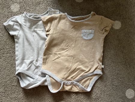 2x kurzarm Body ca. Gr. 74