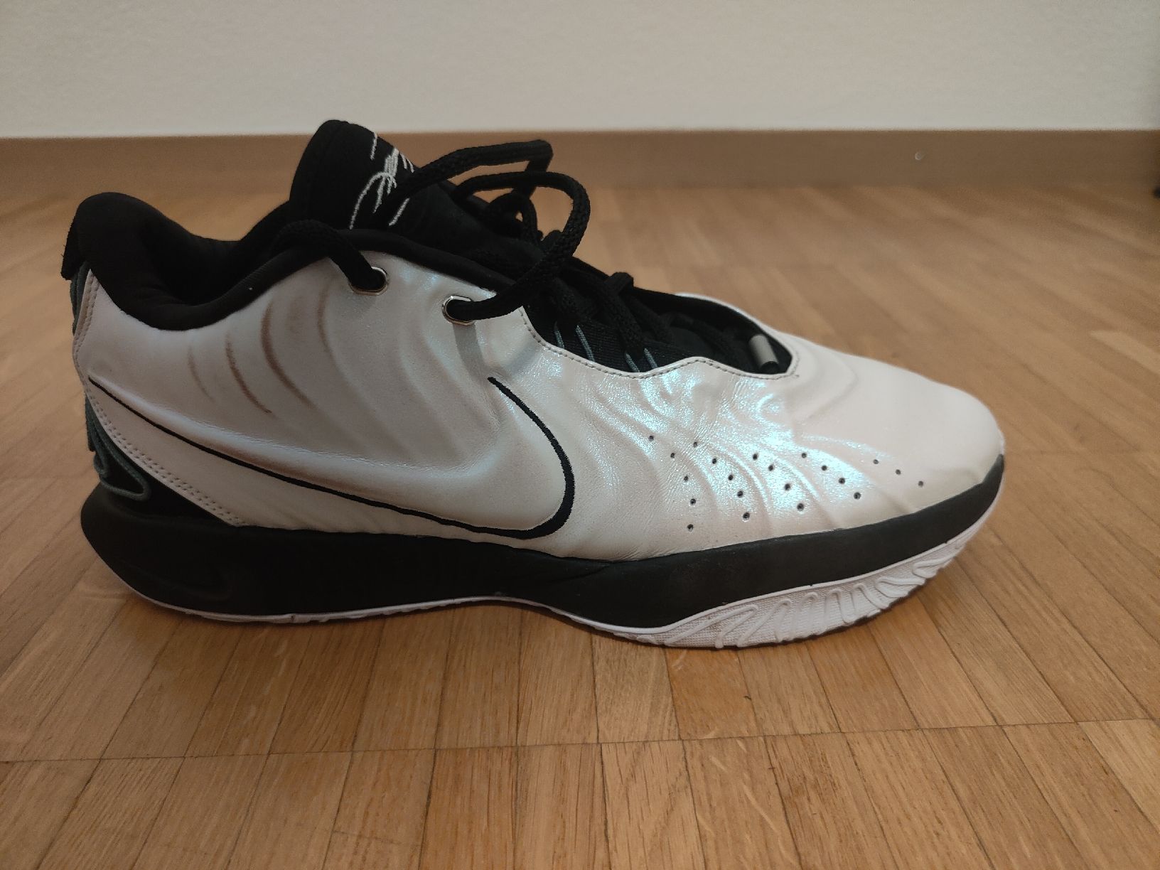 Nike Scarpe da uomo: Lebron 21 Schuh. Top Zustand. – Nuovo (secondo la descrizione) da Kloten venduto da emi_d7jq