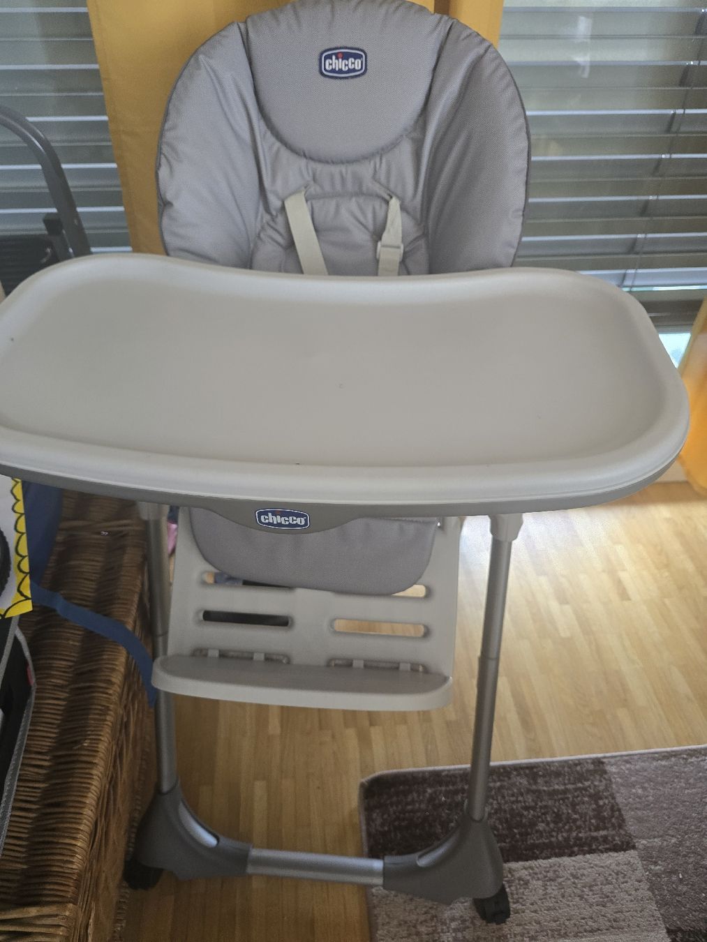 Chicco Wippen & Schaukeln: Chaise haute Chicco, grise, bon état – Neu (gemäss Beschreibung) aus Avenches von nya_b889
