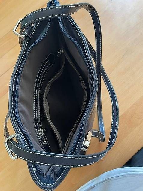 Taschen für Damen: Lederhandtasche – Gebraucht aus St.Gallen von NOVEMBER01 2