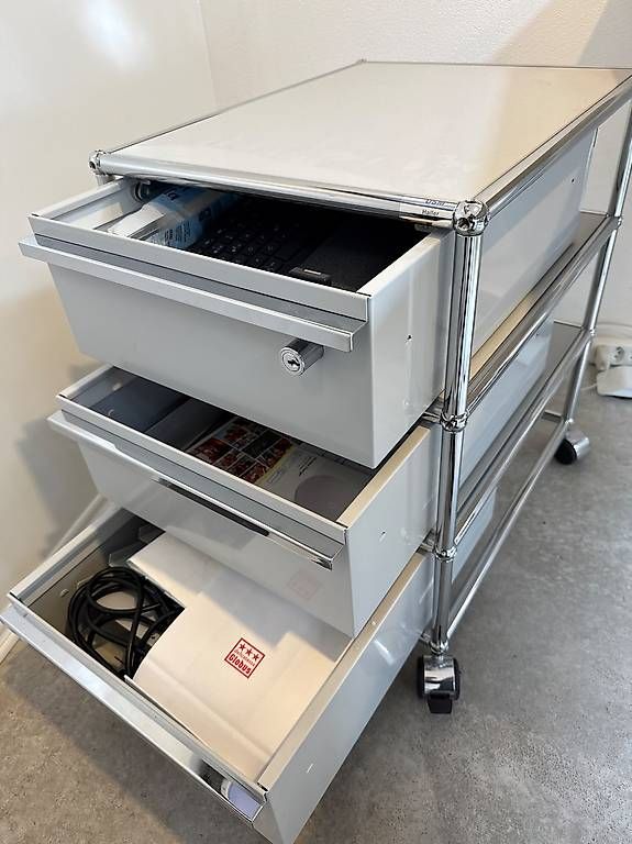 USM Banconi: USM Haller Rollcontainer, lichtgrau - super Zustand – Usato da Zürich venduto da ortigia 2