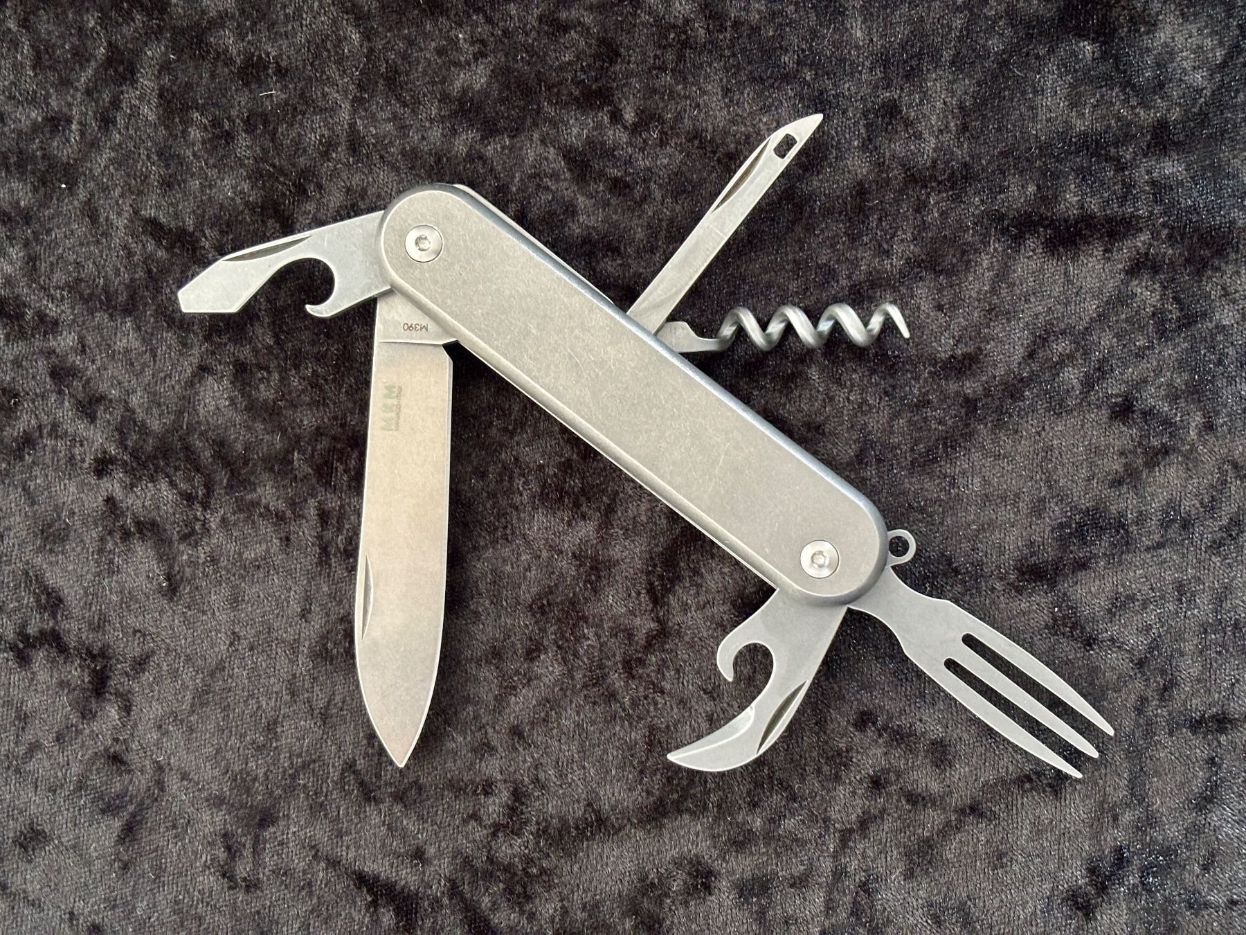 Coltelli tascabile: MKM Malga 6, Titanium, Böhler M390 – Nuovo (secondo la descrizione) da Frauenkappelen venduto da Doc_Snyder 1