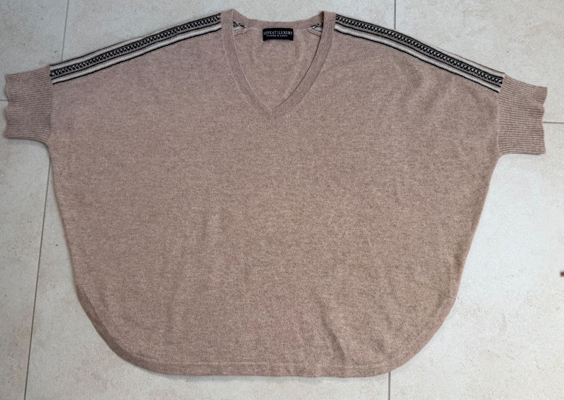 Repeat Maglioni & Felpe: Damen Pullover beige, one size, kurzarm  V-Ausschnitt neu – Nuovo (secondo la descrizione) da St-Sulpice VD venduto da Nnie 3