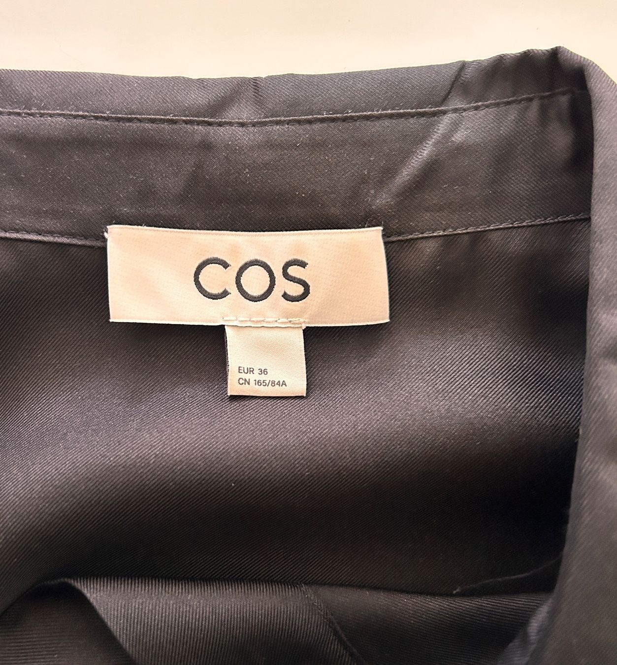 Cos Blusen: Seidenbluse von COS, schwarz, Grösse 36 – Gebraucht aus Kreuzlingen von peetzii 7