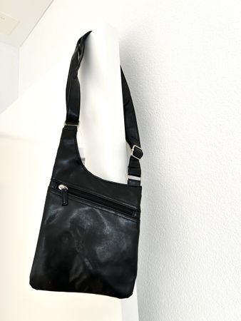 Kleine Umhängetasche aus Kunstleder