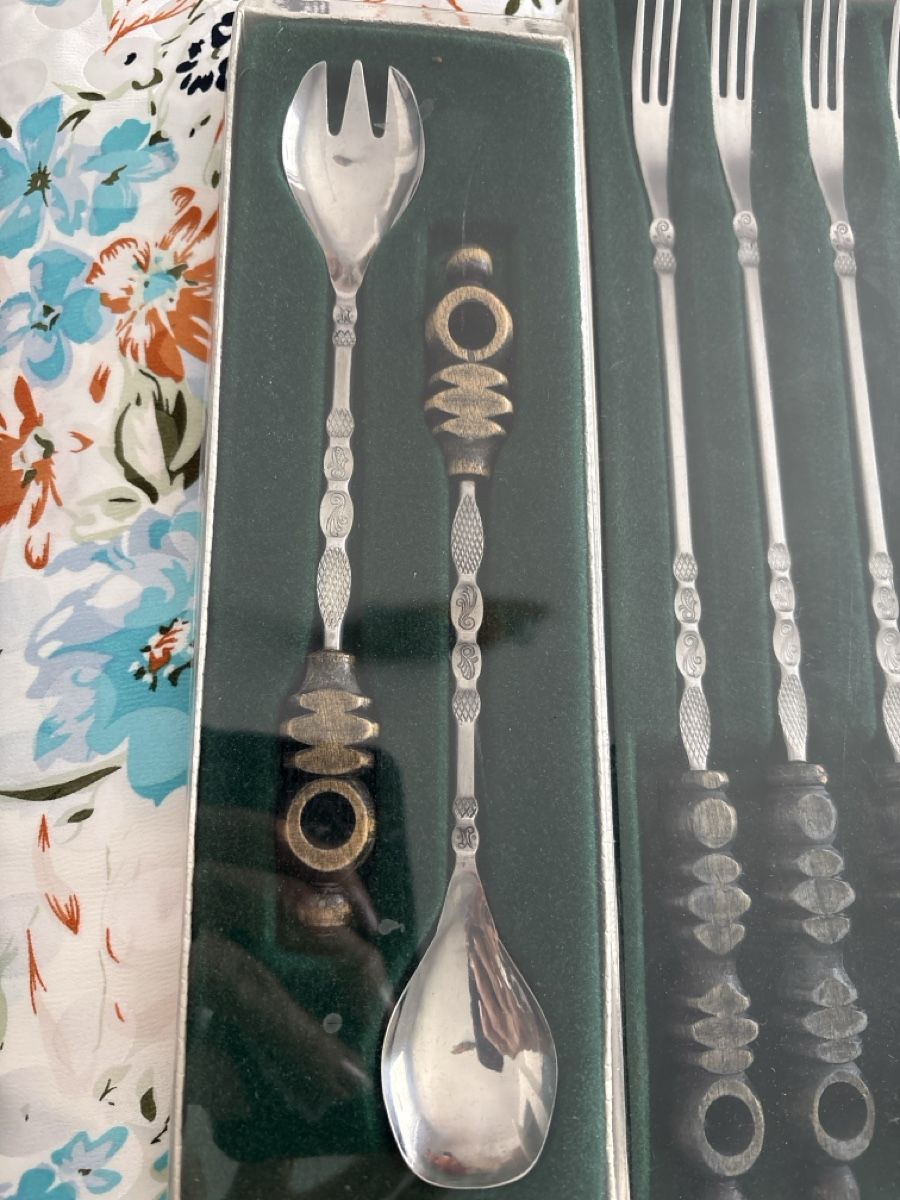 Set di posate: Fondue Gabeln und Löffel - Gabel Set Vintage – Nuovo e nell'imballaggio originale da Bellinzona venduto da LuganoBoutique 2
