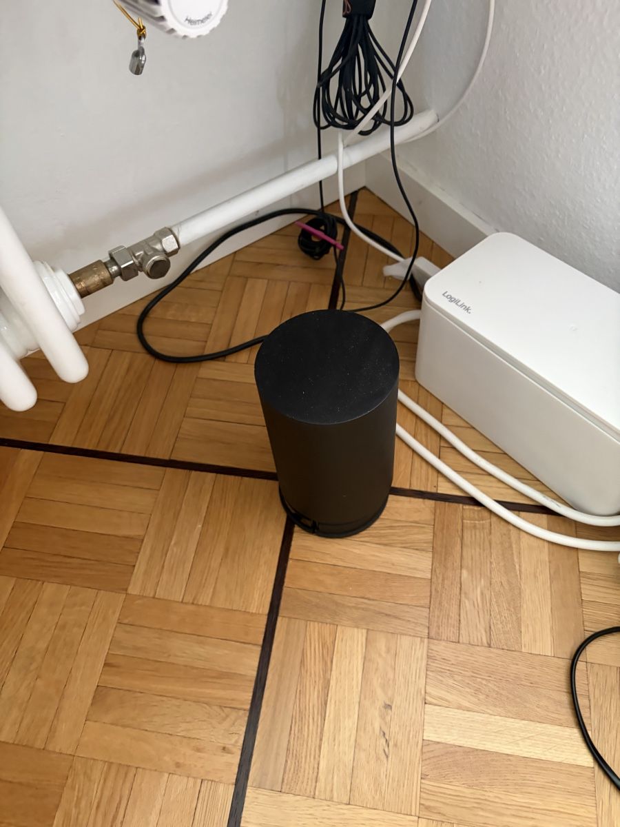 Artemide Lampen: Artemide String System - 2 Leuchten und Bodentrafo – Gebraucht aus Thalwil von Zuerichparis 3