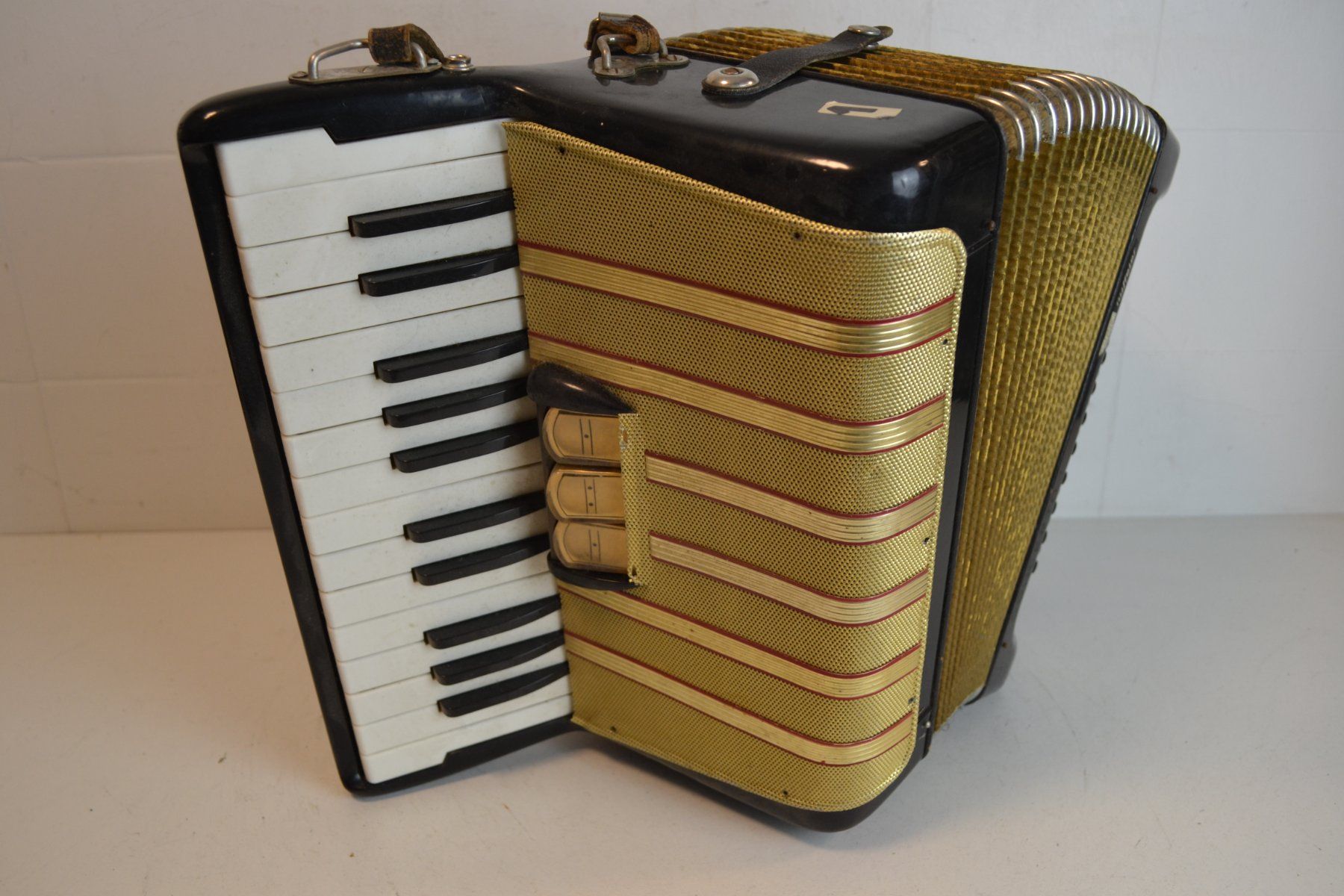 Hohner Musikinstrumente: Akkordeon chromatisch Hohner Concerto I – Gebraucht aus Zürich von Brockito 5