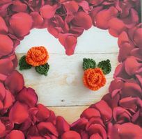 2 Stk. Mini Rosen+4 Blätter gehäkelt (uncinetto crochet) 896