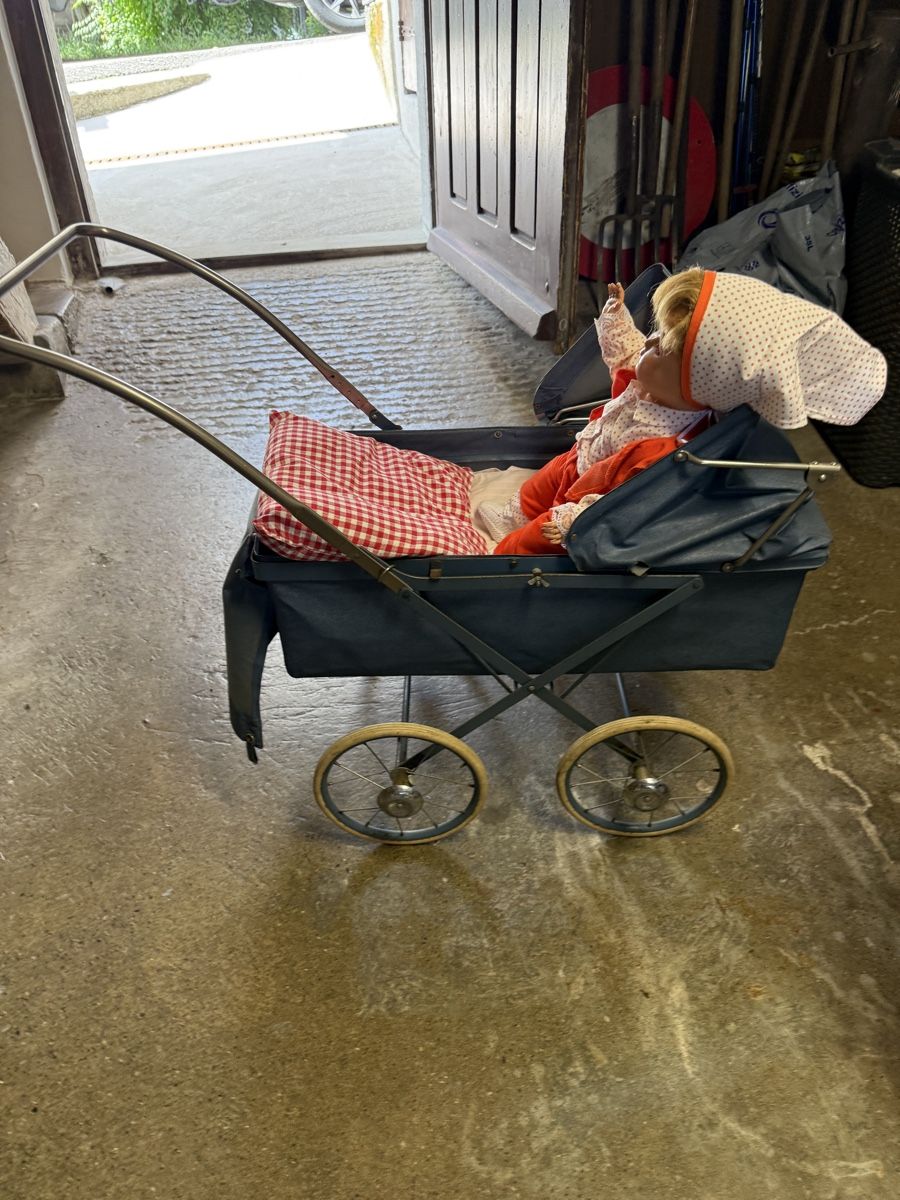 Voitures de poupées: Puppenwagen mit Puppe – D'occasion à Egliswil par Muzungu73 3