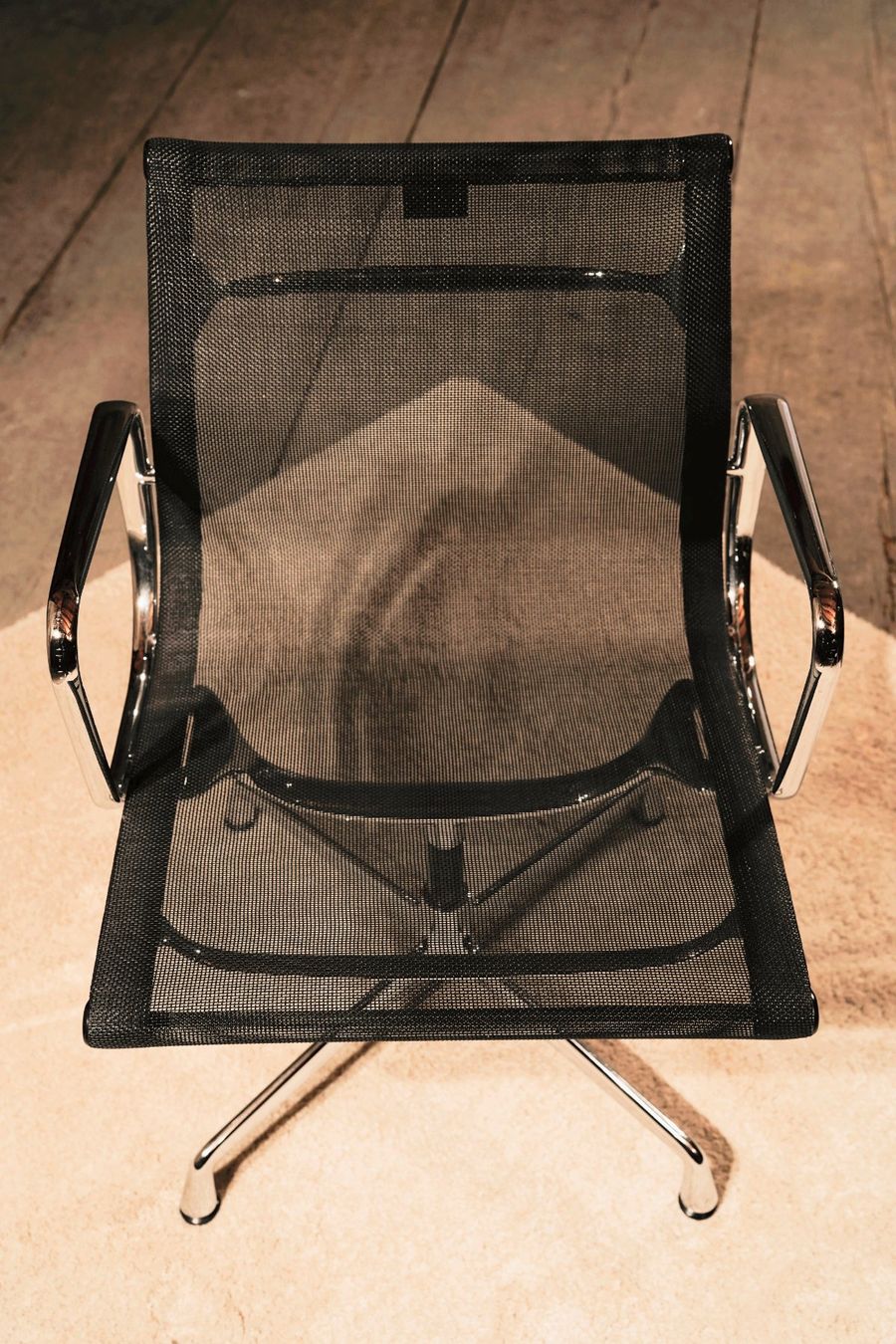 Vitra Sedie: VITRA - EA 107 - Aluminium Chair - Eames Designklassiker – Usato da Biel/Bienne venduto da 33drei 8