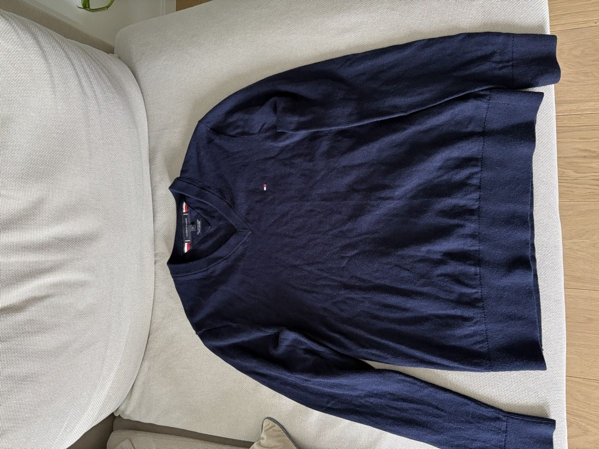 Tommy Hilfiger Maglioni & Felpe: Tommy Hilfiger Navy V-Neck Sweater - – Usato da Zürich venduto da zba_7pzv 2