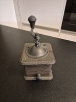 Antike Kaffeemühle TRE SPADE