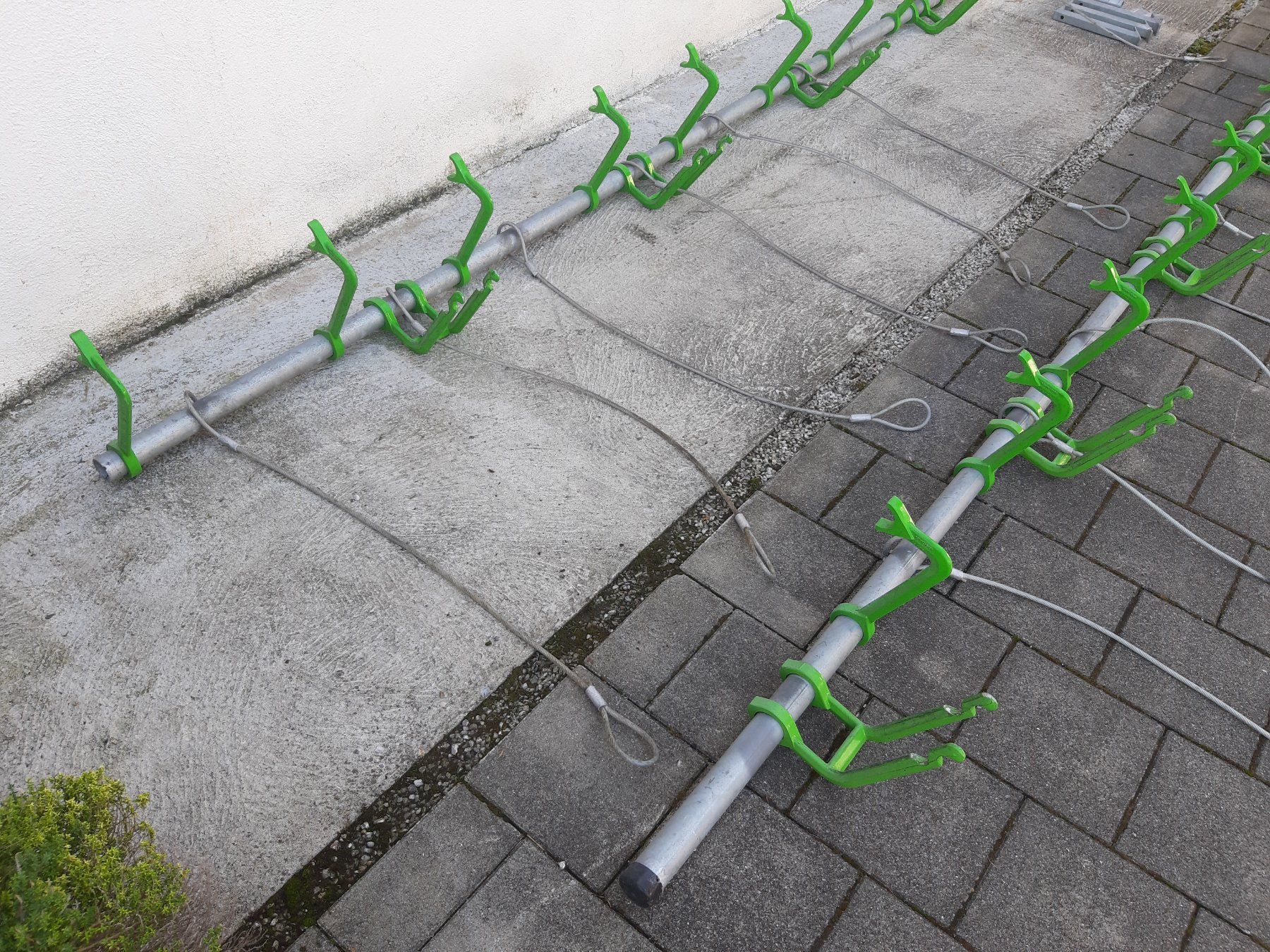 Supporti per biciclette: Velorechen Veloaufhängung velopa, 2 x 9 Plätze, 762cm – Usato da Volketswil venduto da bauteilverwerter