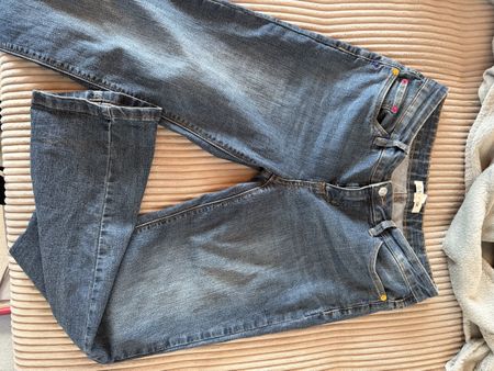 Jeans in Grösse 38 (neuwertig)