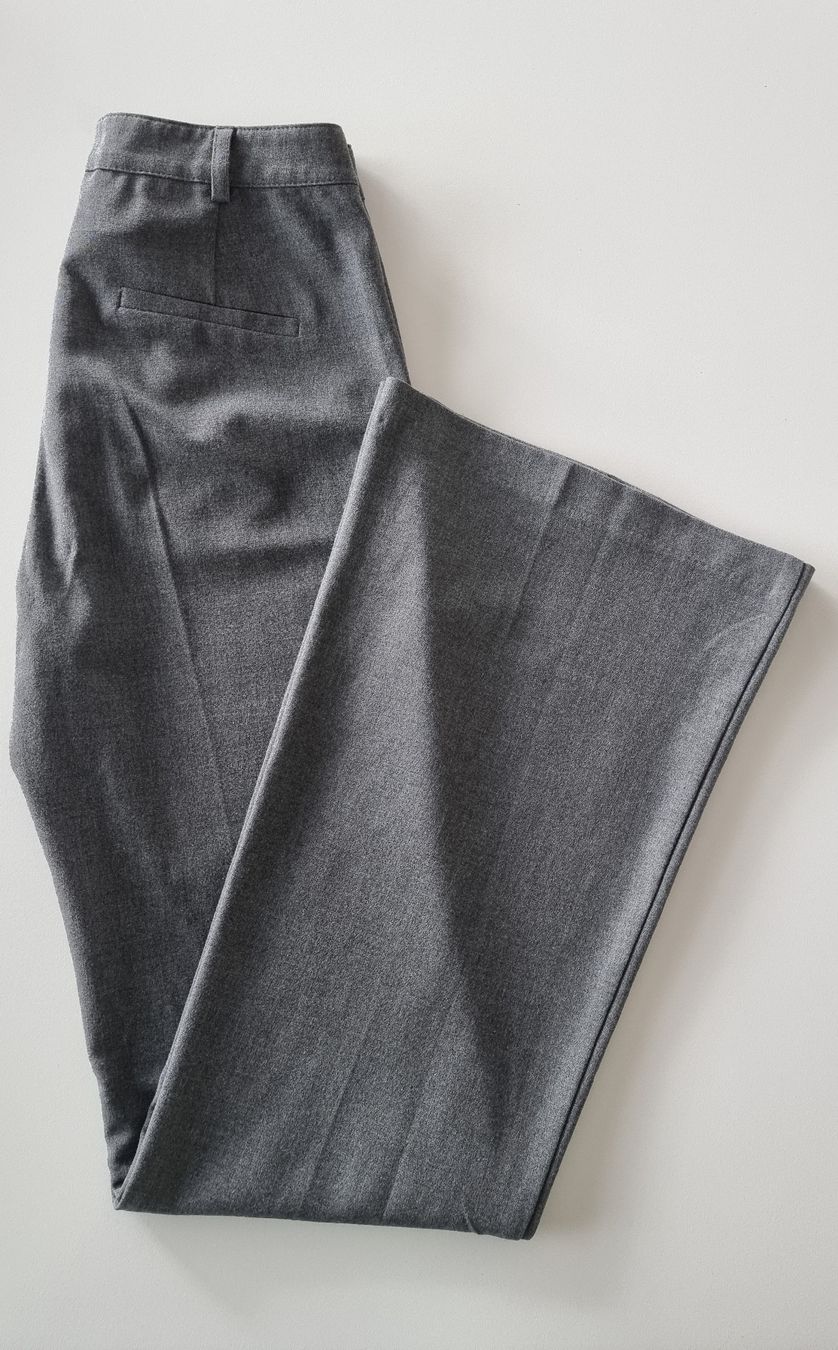 Pull&Bear Pantaloni: Graue Stoffhose, Grösse M – Usato da Balgach venduto da Patty04