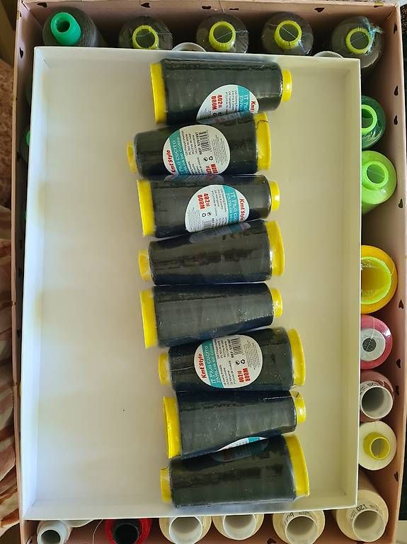 Cordicelle & Fili: 8 Spulen Overlock Garn Schwarz – Usato da Winterthur venduto da PFINGSTROSE07 1