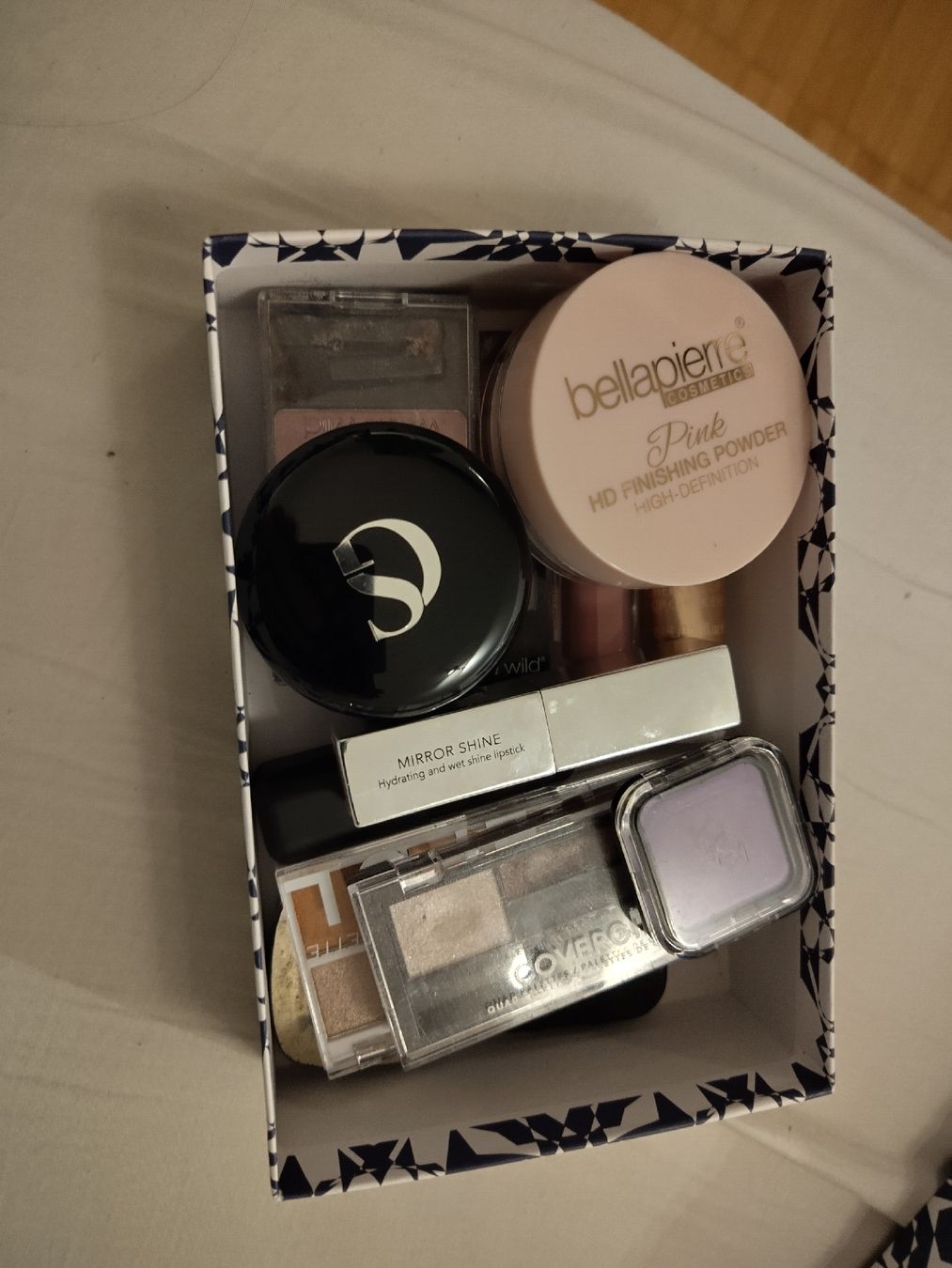 Make-up: schöne box mit Make-up sachen – Neu (gemäss Beschreibung) aus Kloten von Kloten76 1