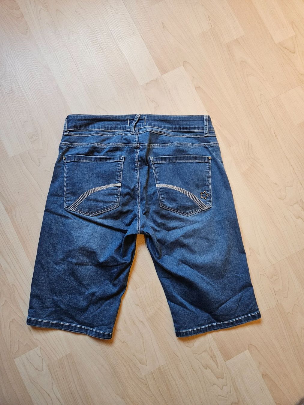 Pantaloni: Bermuda-Shorts – Usato da Domat/Ems venduto da Snoopy20010 1