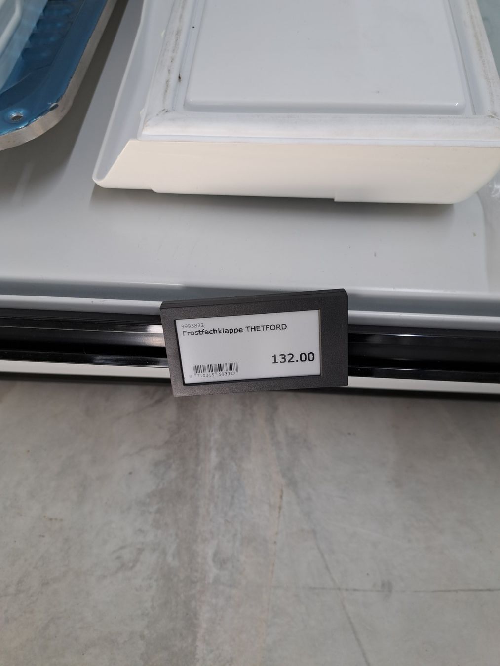 Accessori per altri veicoli: Frostfachklappe Thetford Kühlschrank – Nuovo e nell'imballaggio originale da Emmen venduto da CZ6032 2