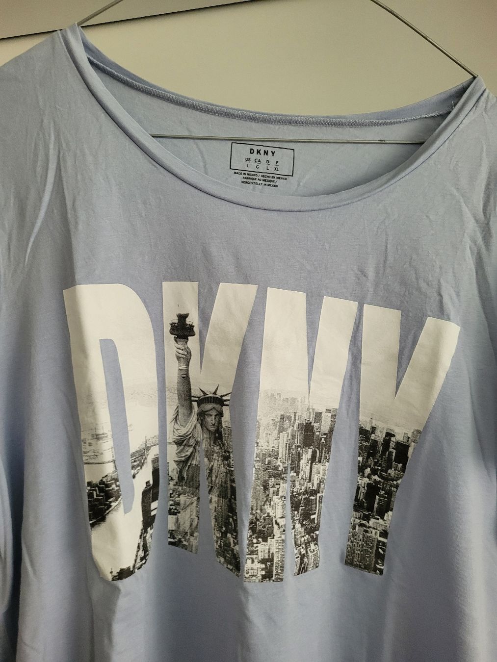 DKNY T-shirt: DKNY T-Shirt Gr. L – Nuovo (secondo la descrizione) da Lütisburg venduto da amerika123 1