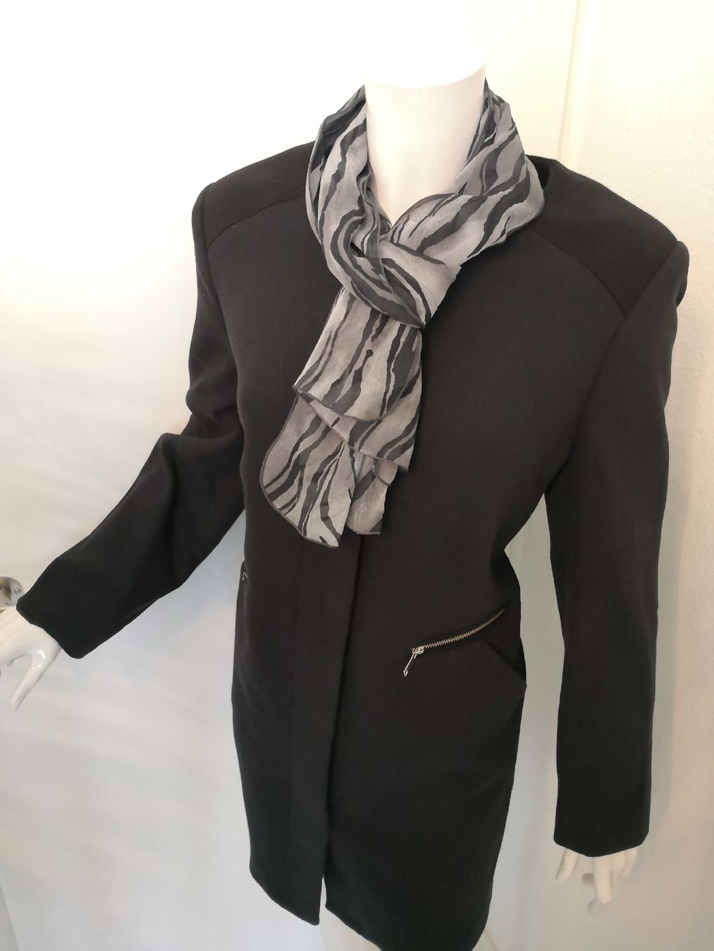 Foulard & Sciarpe: 🤩SCHAL ZEBRA-PRINT GRAU-SCHWARZ – Usato da Olten venduto da Naja-Twins-Twins 7