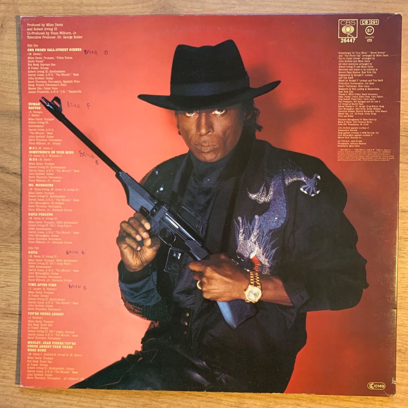 Dischi in vinile: MILES DAVIS - YOU'RE UNDER ARREST...NL 1985...VG+/VG+ – Usato da Gals venduto da Diskopatshop 1