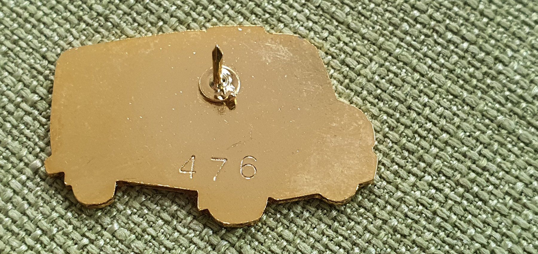 Placchette & Badge: O726 - Pin Die Post PTT Postauto Transporter Nr. 476 – Usato da Reinach BL venduto da Boston-Verkauf 1