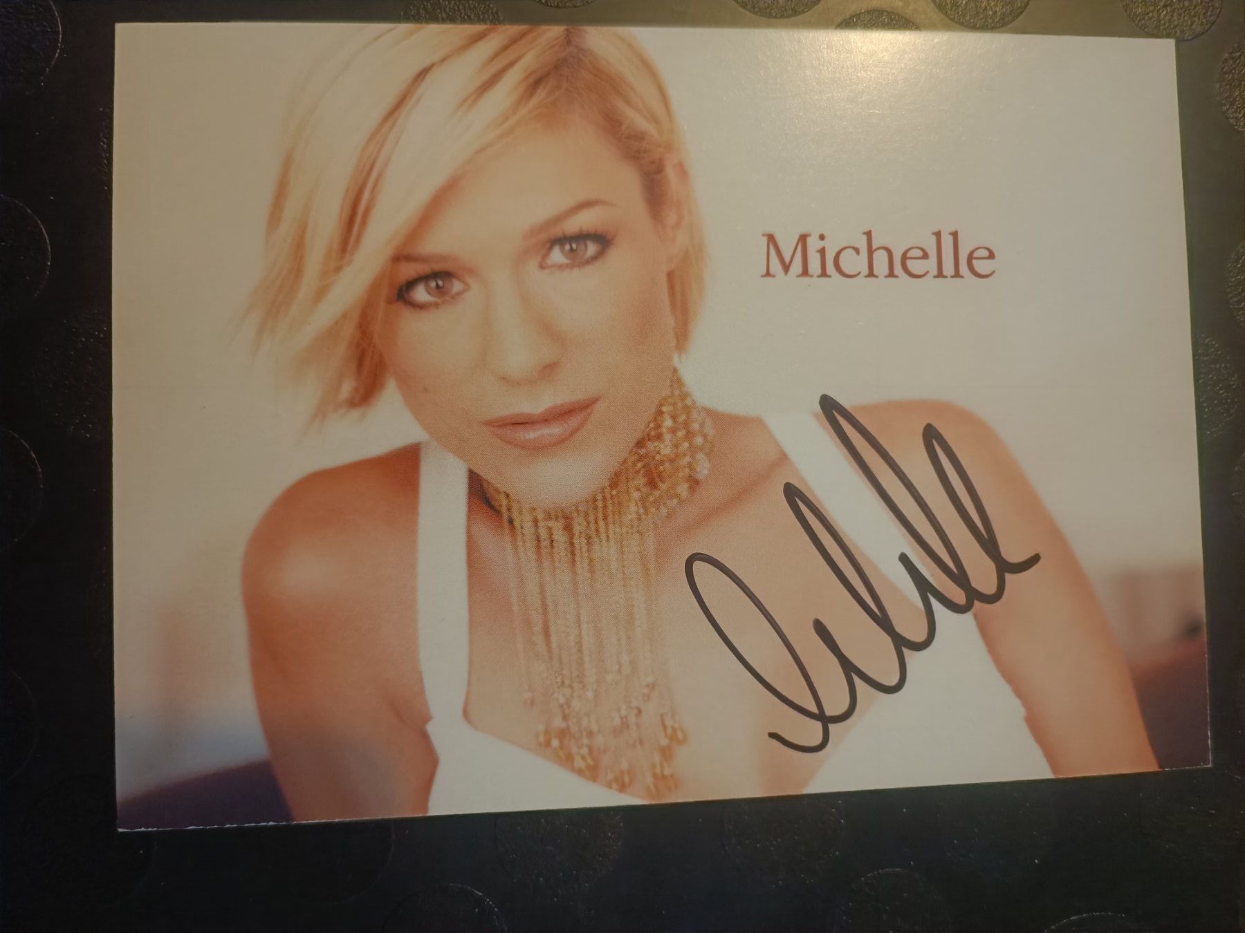 Autogramme: Michelle - handsigniert Autogrammkarte – Gebraucht aus Menziken von Artographs