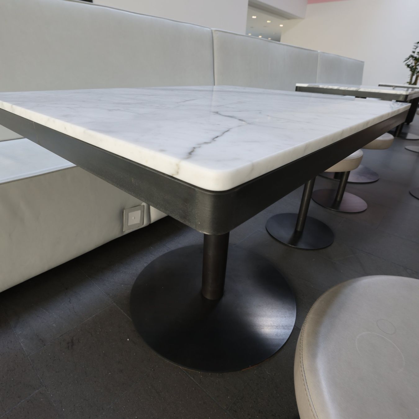 Sgabelli: Sevil Peach Next Stool Hocker, Grau – Usato da Affoltern am Albis venduto da Zapro