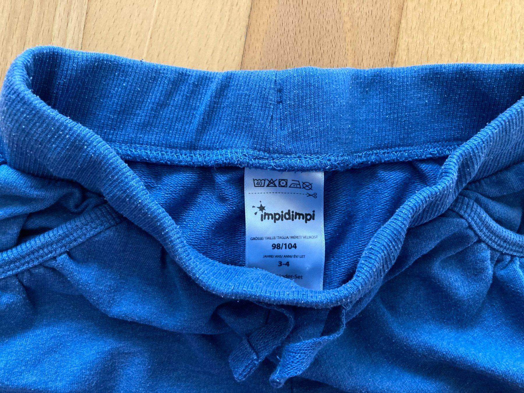 Pantaloni: Shorts blau mit Bändel – Usato da Muttenz venduto da Juvenile33 2