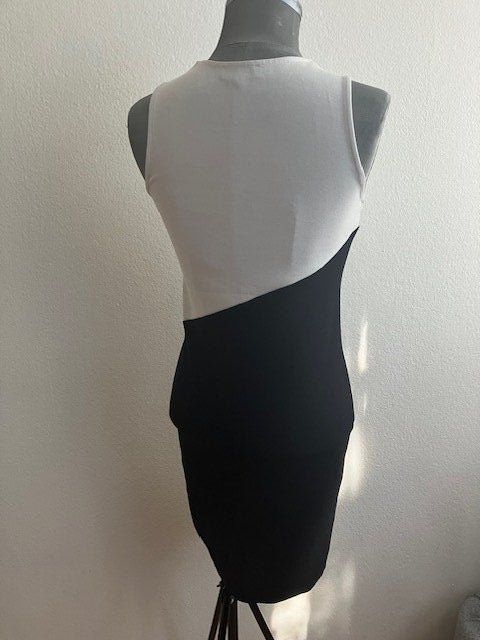 New Look Vestiti: Robe bicolore élégante T S – Usato da Marin-Epagnier venduto da rchouchouu 1