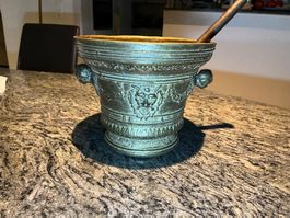 Antiker Mörser aus Bronze mit Stössel