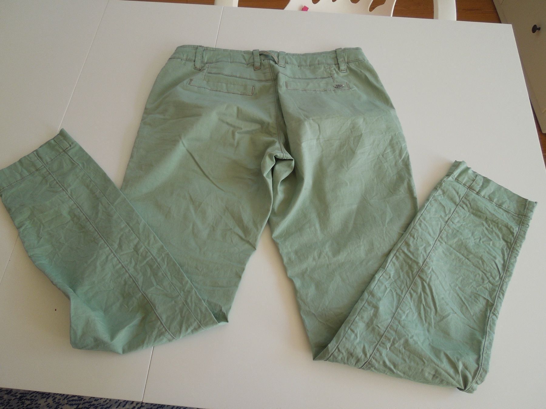 Nile Pantaloni: NILE - super schöne grüne Hose Gr. S – Usato da Meiringen venduto da Sheyene 2