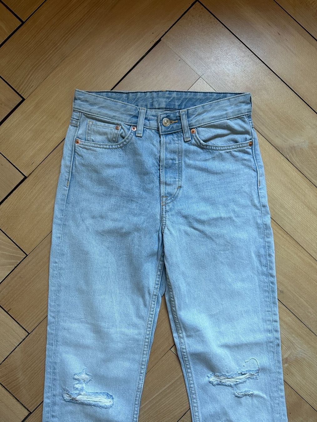 H&M Jeans: Vintage Fit Jeans hellblau - W25 – Usato da Zürich venduto da Diazaio 1